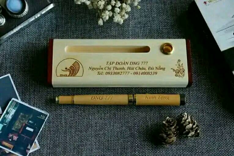 Qu&agrave; tặng b&uacute;t k&yacute; gỗ tại TP Vinh Nghệ An