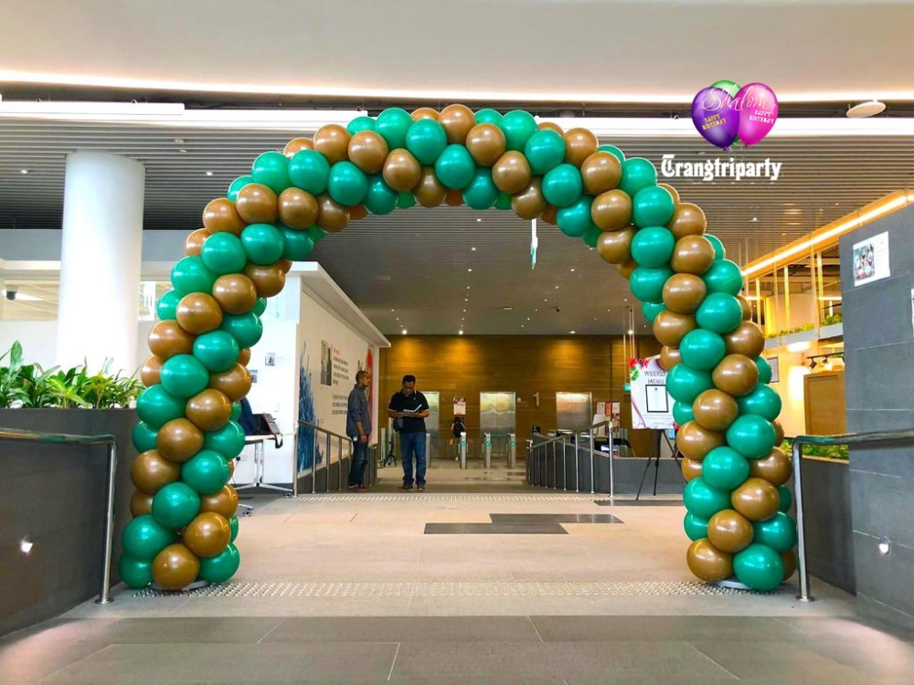 Trang tr&iacute; l&agrave;m kết cổng b&oacute;ng bay sự kiện sinh nhật tiệc cưới tại TP Vinh Nghệ An